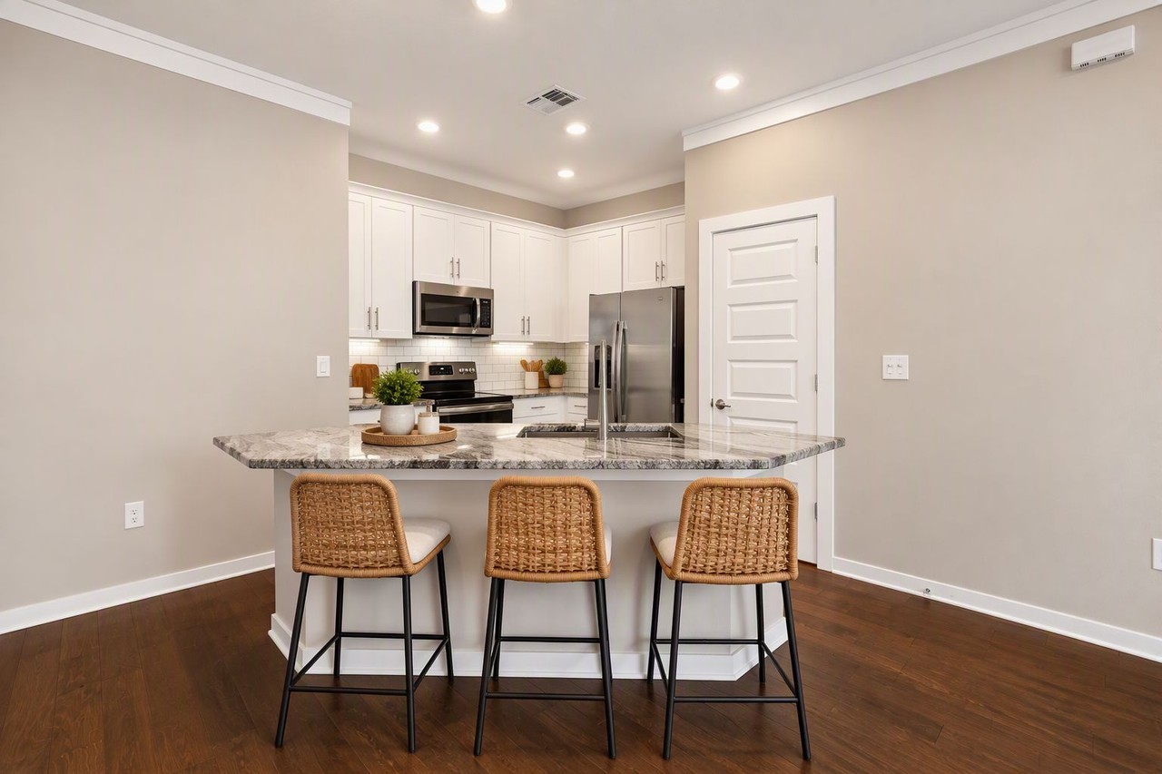 4201 W Gray St #2 - Photo 4 of 49