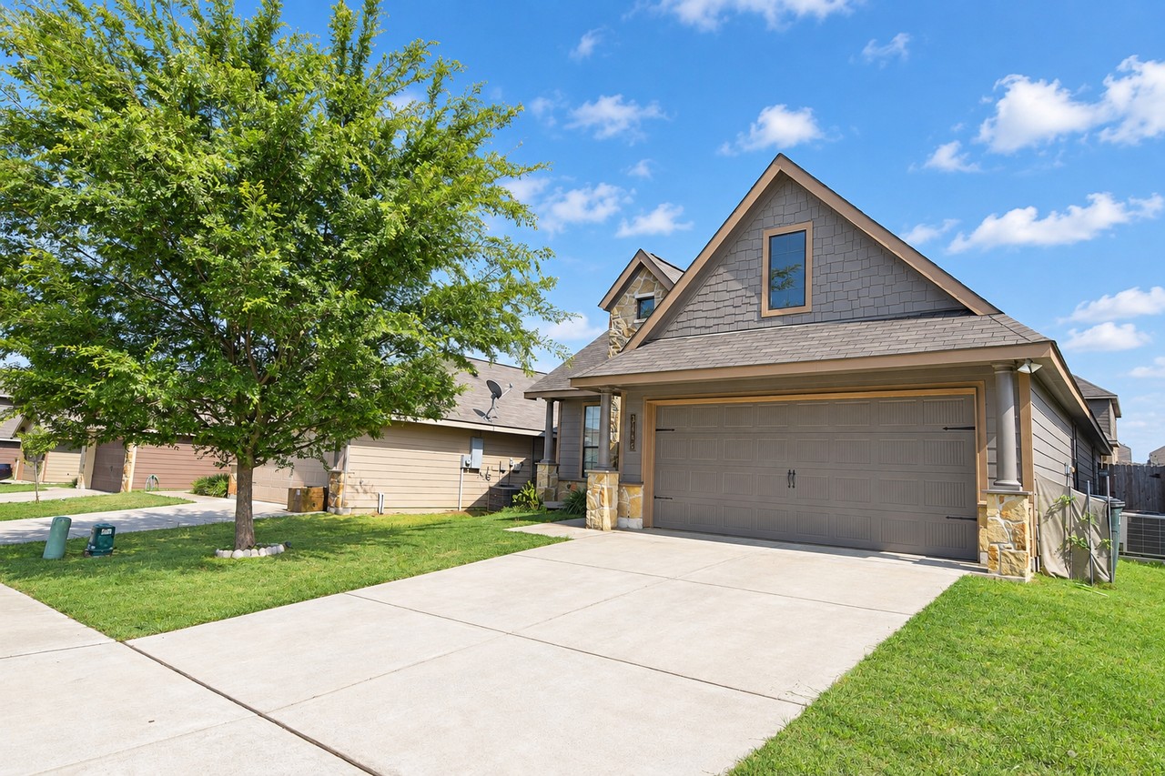 3402 Castleton Dr - Photo 2 of 44