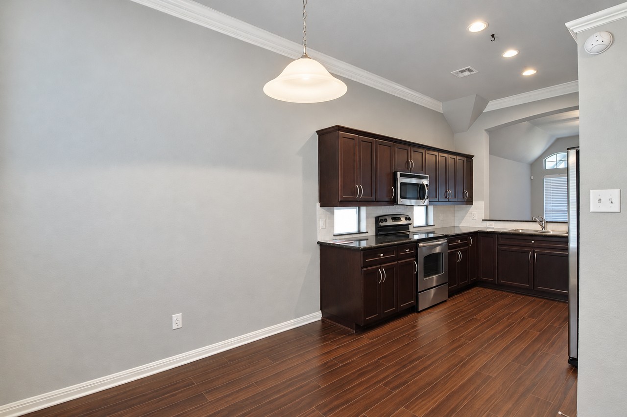 3402 Castleton Dr - Photo 6 of 44