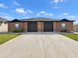 featured image of 5413 Rose Garden Loop
