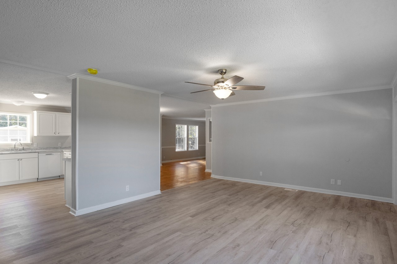 1108 Spiers Cir - Photo 2 of 24