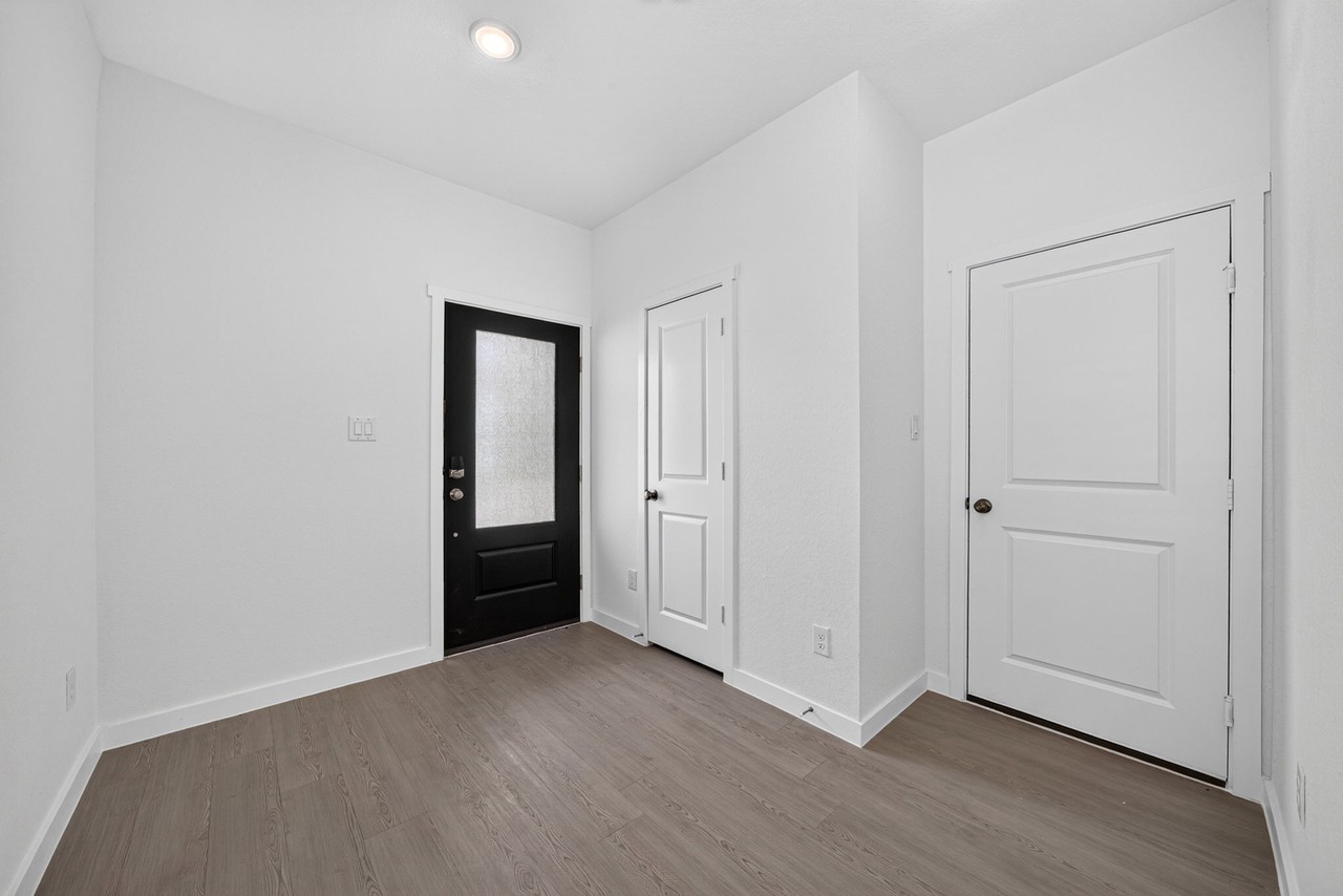 910 Moonshine Ln - Photo 5 of 27