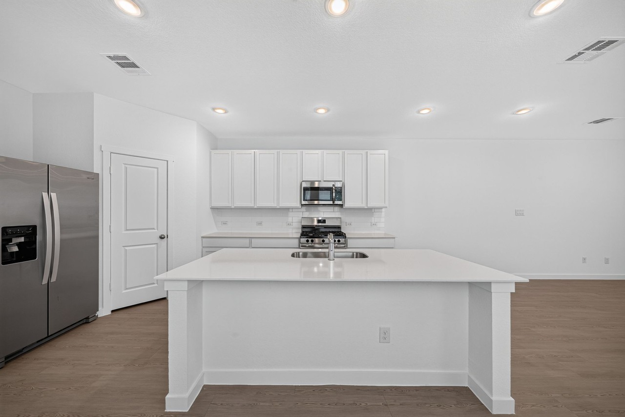 910 Moonshine Ln - Photo 7 of 27