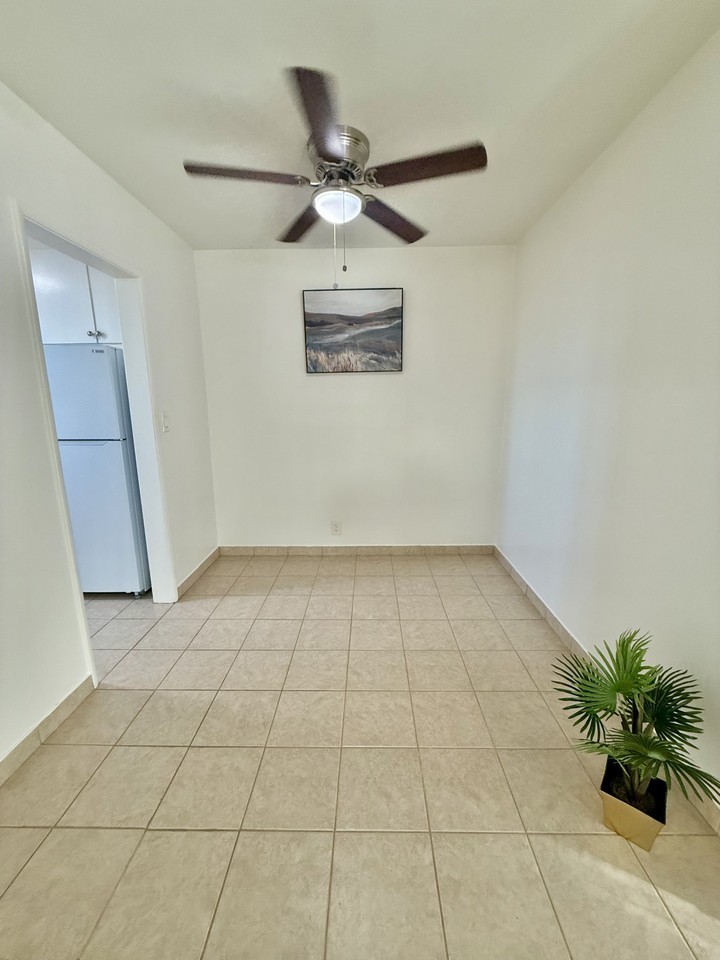 1006 E Imperial Ave #5 - Photo 4 of 17