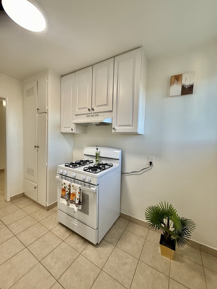 1006 E Imperial Ave #5 - Photo 7 of 17