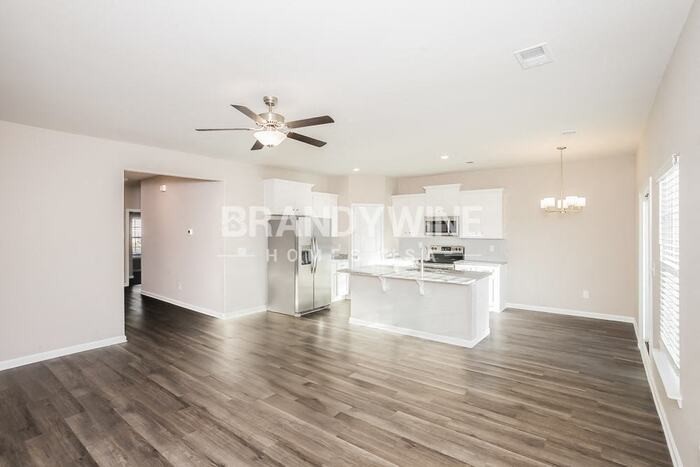 518 Glenmanor Dr - Photo 3 of 32