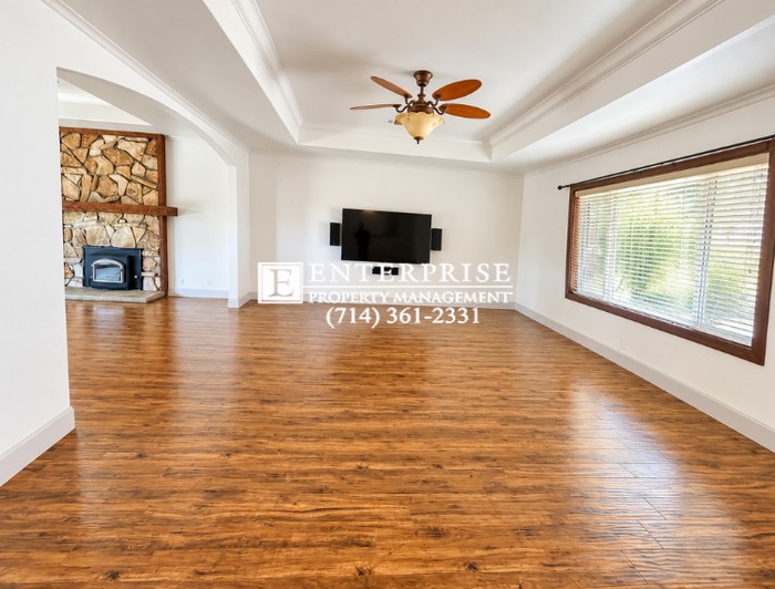 582 S Nutwood St - Photo 4 of 12