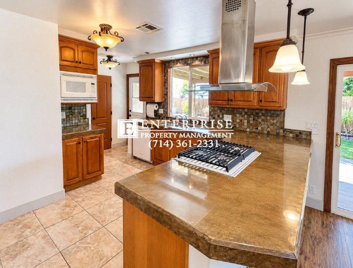 582 S Nutwood St - Photo 5 of 12