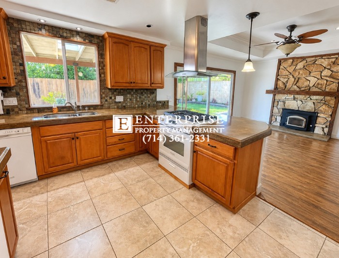 582 S Nutwood St - Photo 6 of 12