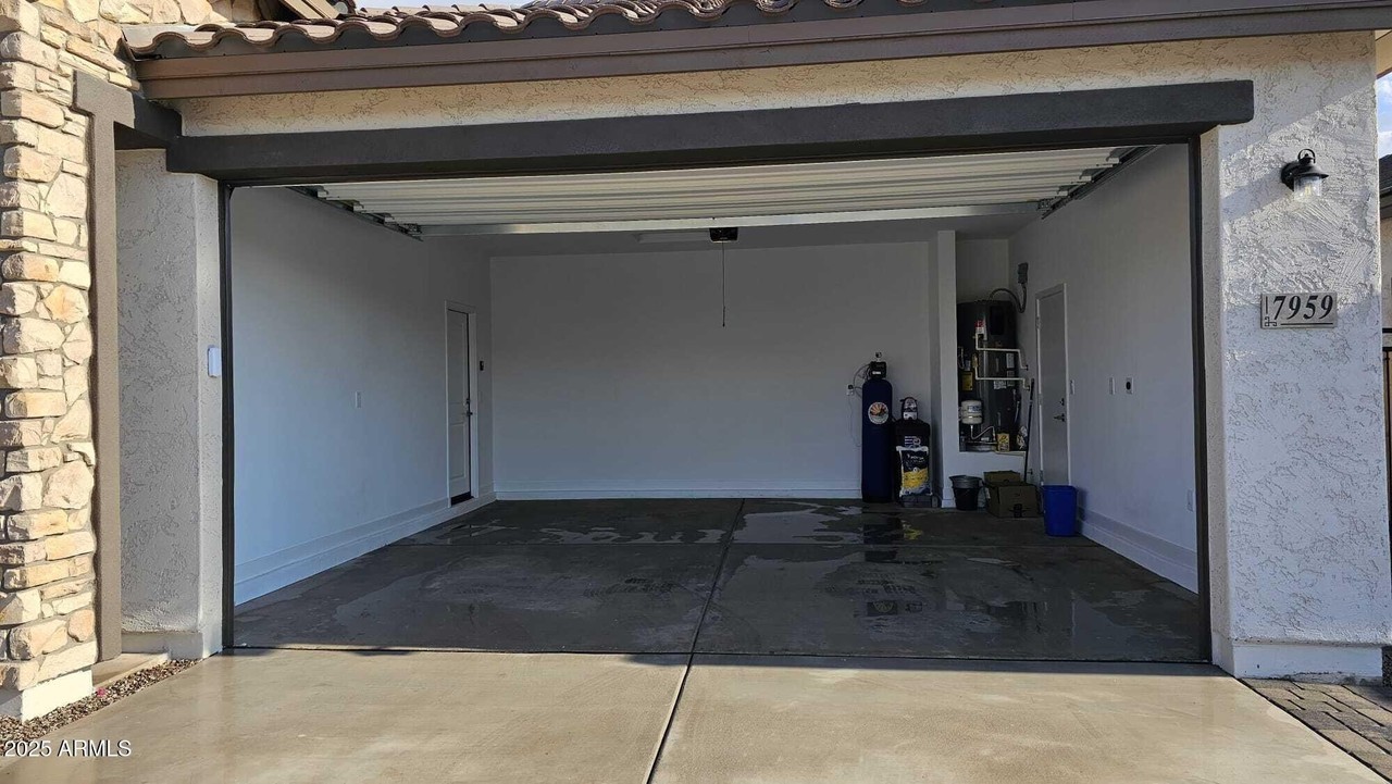 7959 W Hayward Ave - Photo 4 of 21