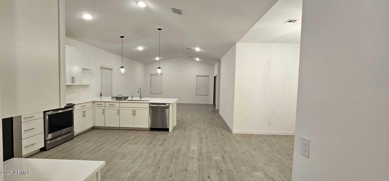 7959 W Hayward Ave - Photo 5 of 21