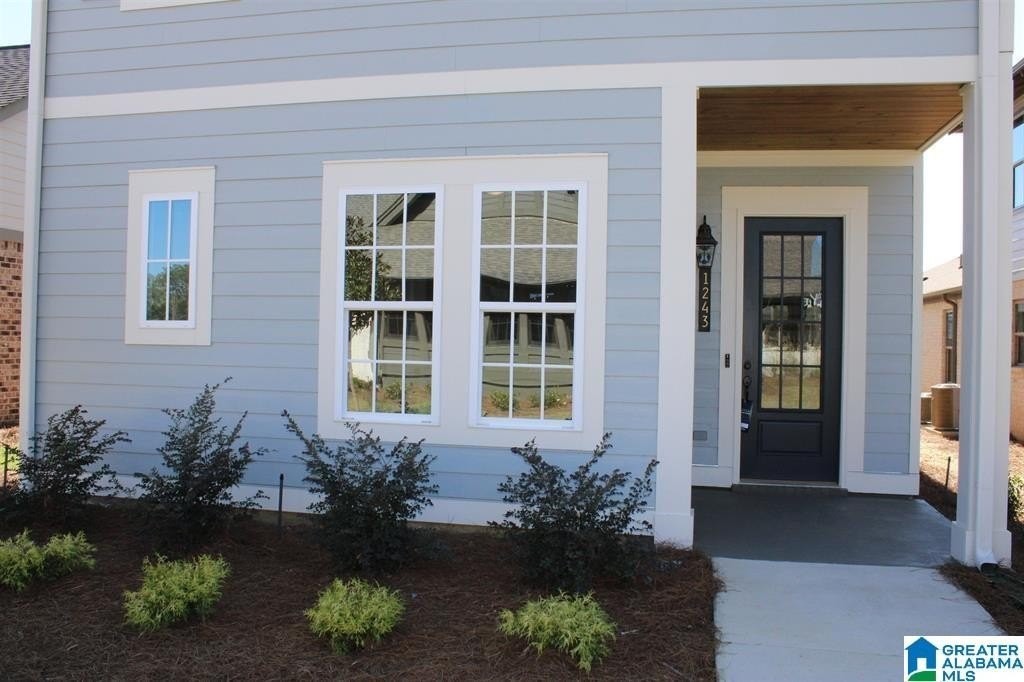 1243 Elizabeth Ter - Photo 3 of 26