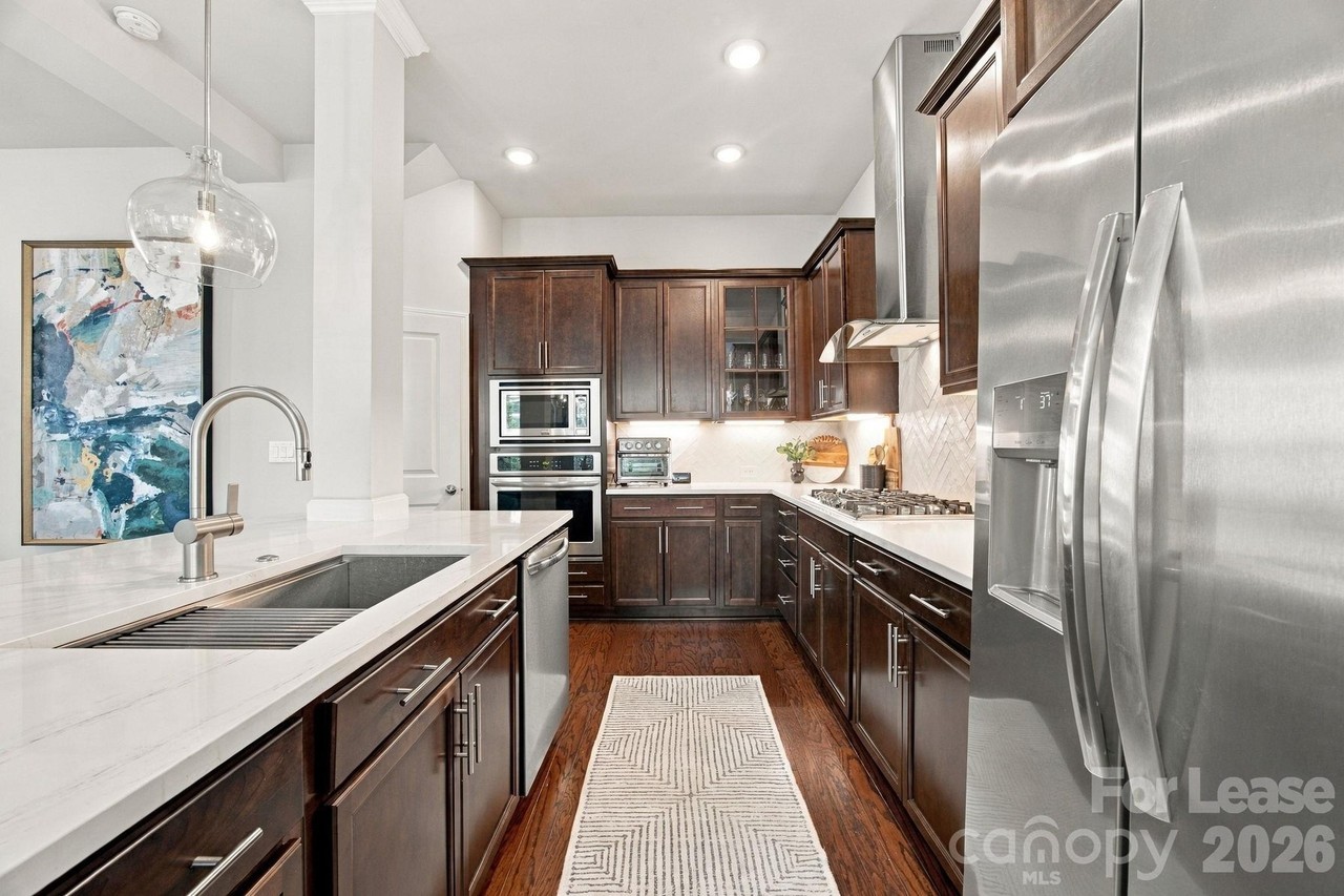 9002 Boling Green Dr - Photo 2 of 33