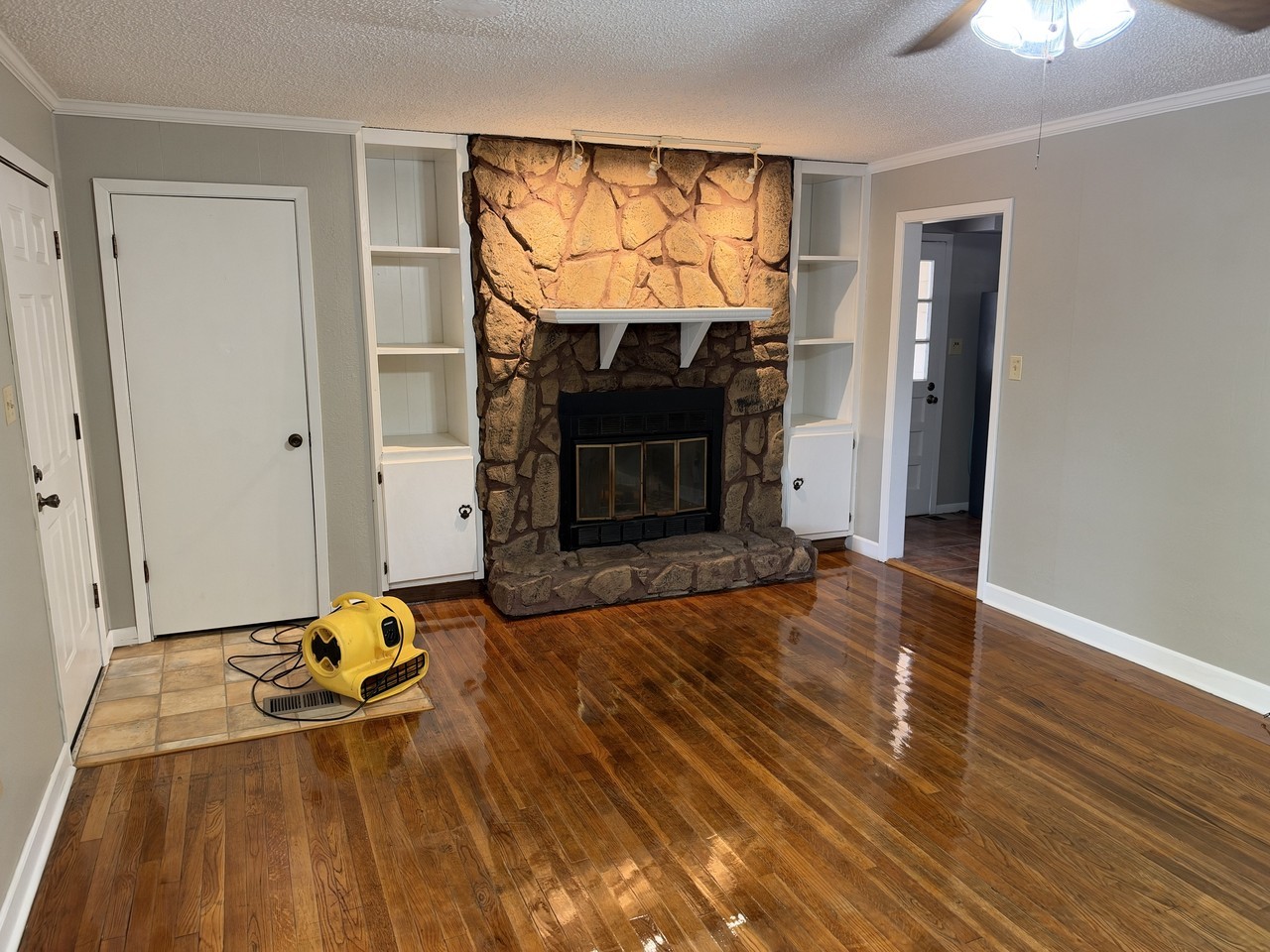 725 Valley Dr #1 - Photo 2 of 7