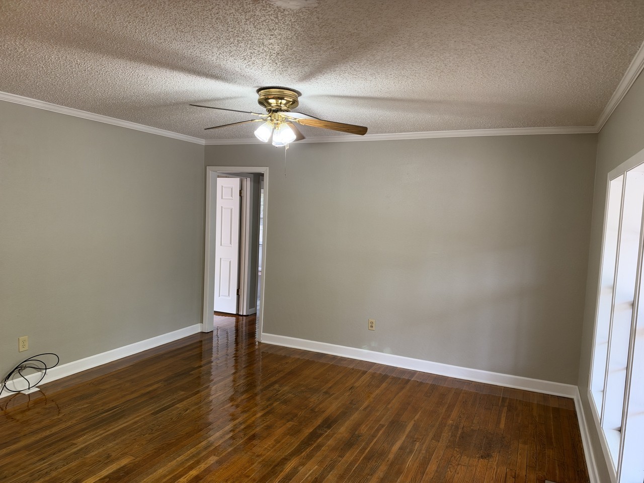 725 Valley Dr #1 - Photo 3 of 7