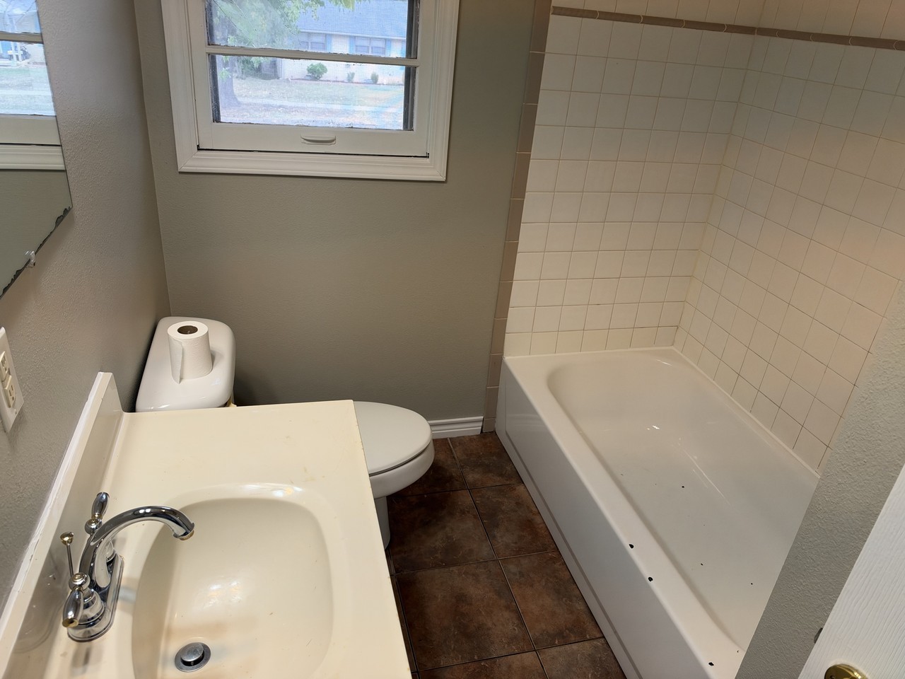 725 Valley Dr #1 - Photo 5 of 7