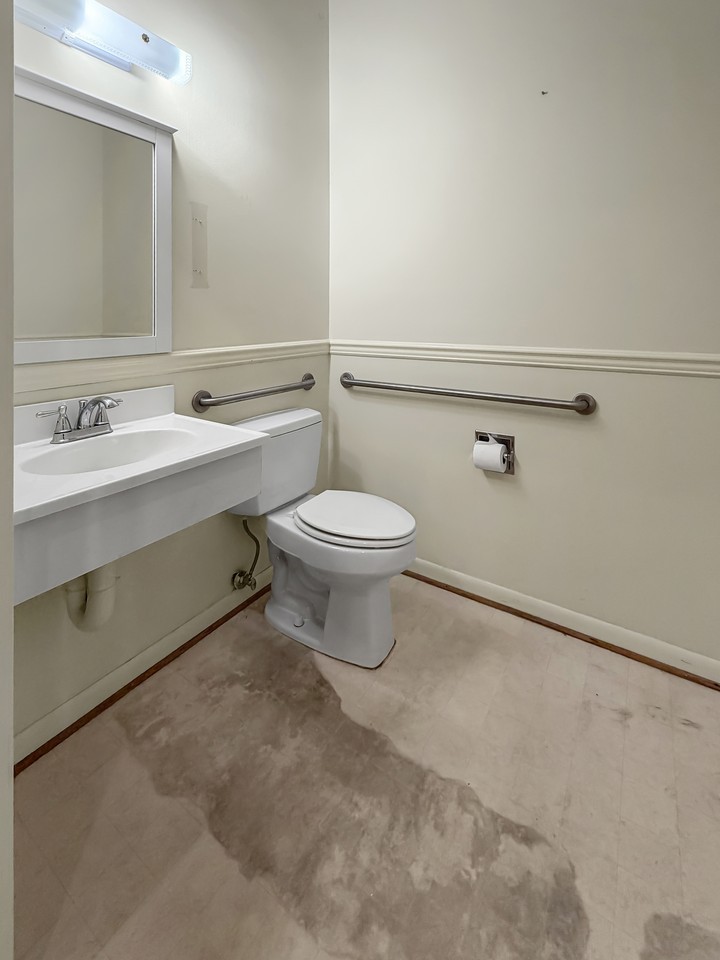 310 9th St #1 - Photo 5 of 12