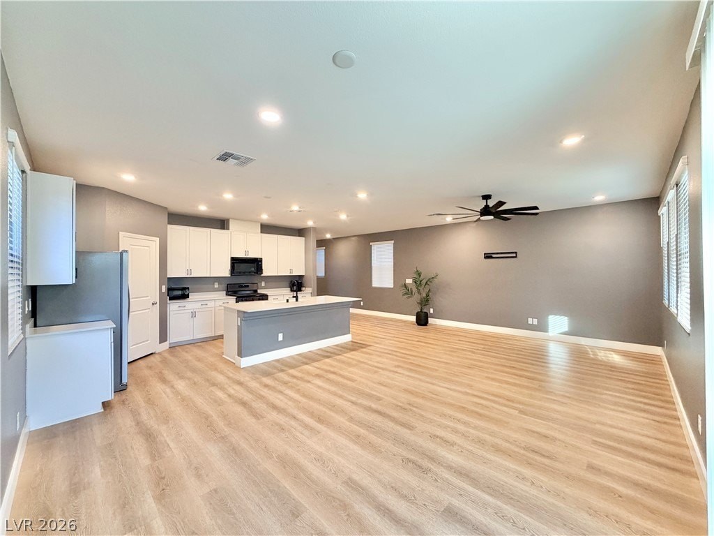 7661 Mojave Wind Ave - Photo 5 of 38
