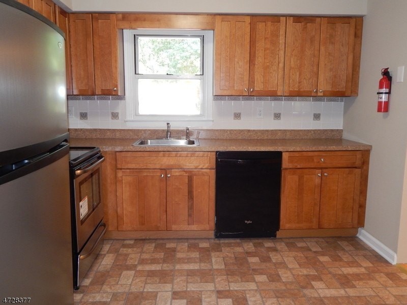12 Adair St - Photo 7 of 23