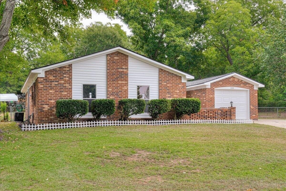 220 Highview Way - Photo 2 of 25