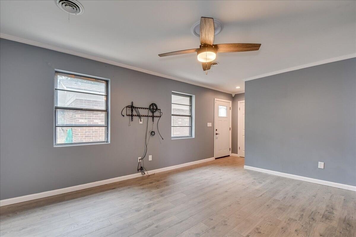 220 Highview Way - Photo 6 of 25