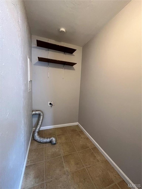 1007 W Nixon Dr - Photo 5 of 15