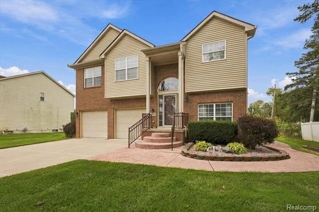 16648 Brandt St - Photo 4 of 48