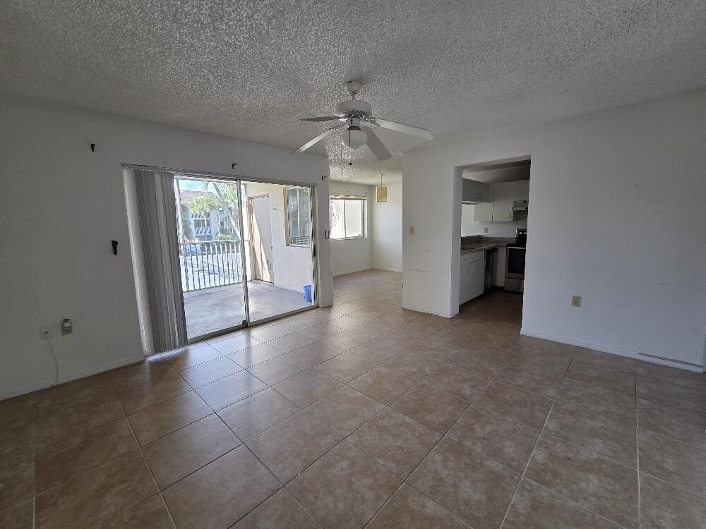 19205 Glenmoor Dr - Photo 4 of 8