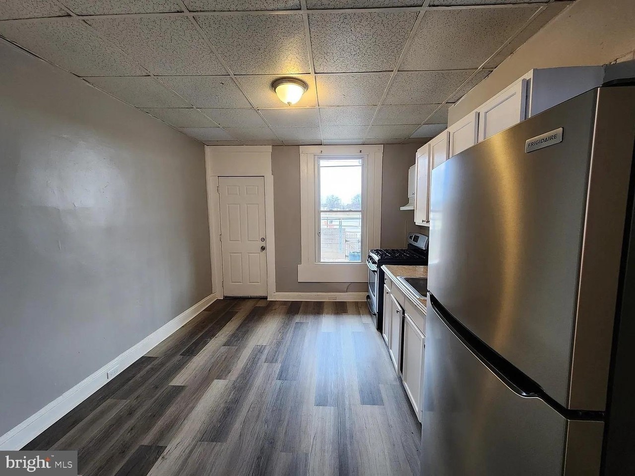 809 N Curley St - Photo 4 of 11