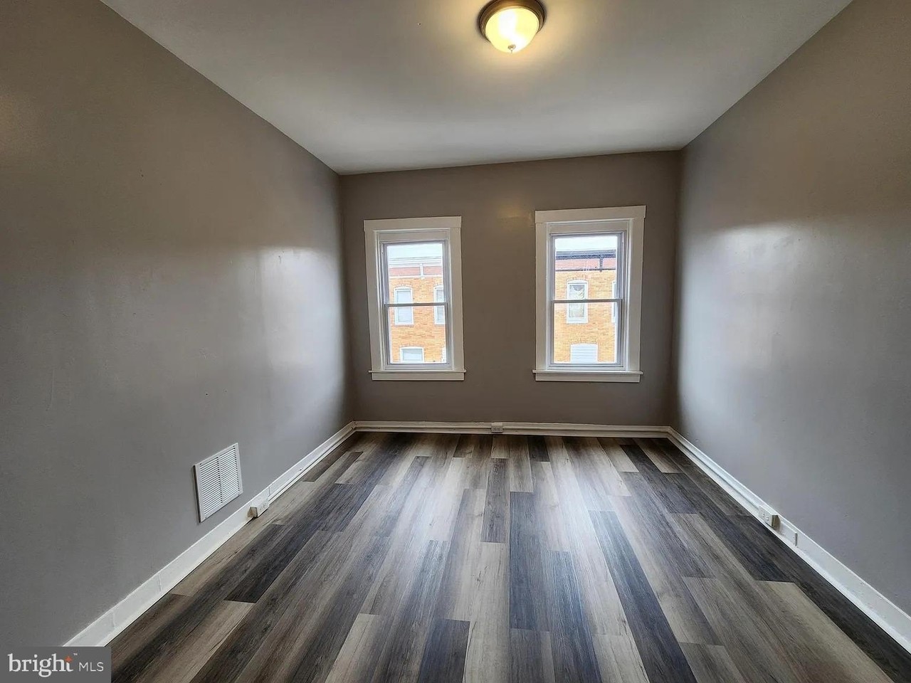 809 N Curley St - Photo 7 of 11