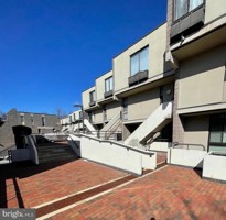 featured image of 2214 Deerfern Cres