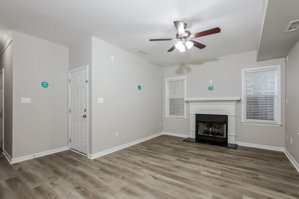 3915 Landover Ln - Photo 4 of 17