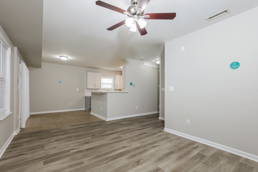3915 Landover Ln - Photo 5 of 17