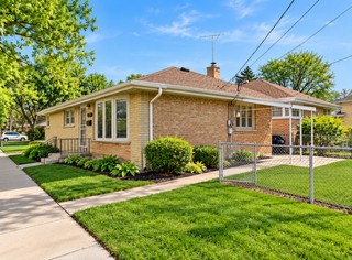 4257 West Howard Street - Photo 3 of 18