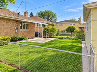 4257 West Howard Street - Photo 4 of 18