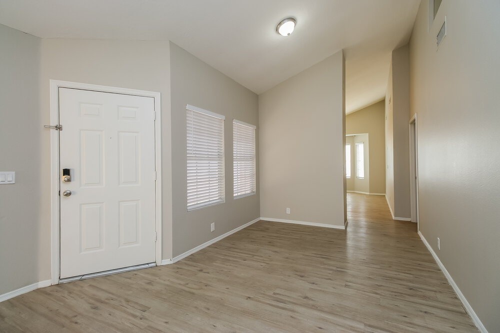 5022 W Fairview St - Photo 3 of 16
