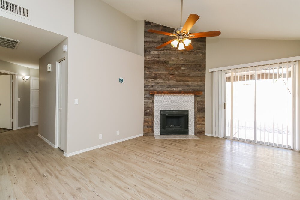 5022 W Fairview St - Photo 5 of 16