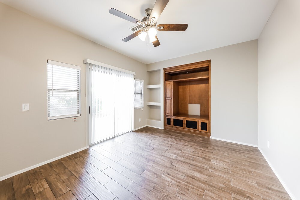 10296 W Sands Dr - Photo 4 of 17