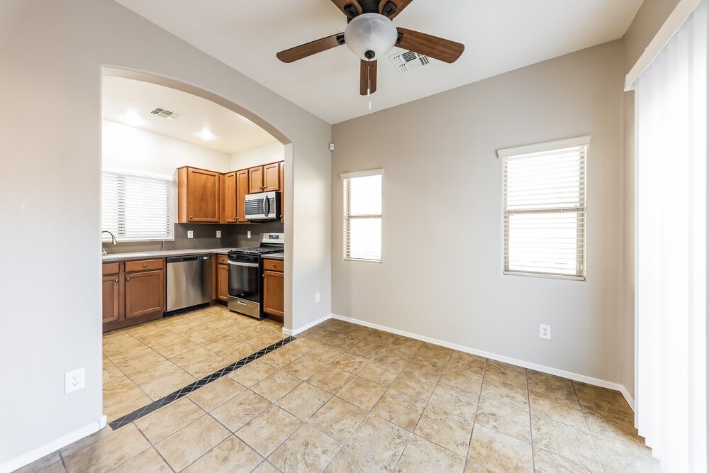 10296 W Sands Dr - Photo 6 of 17