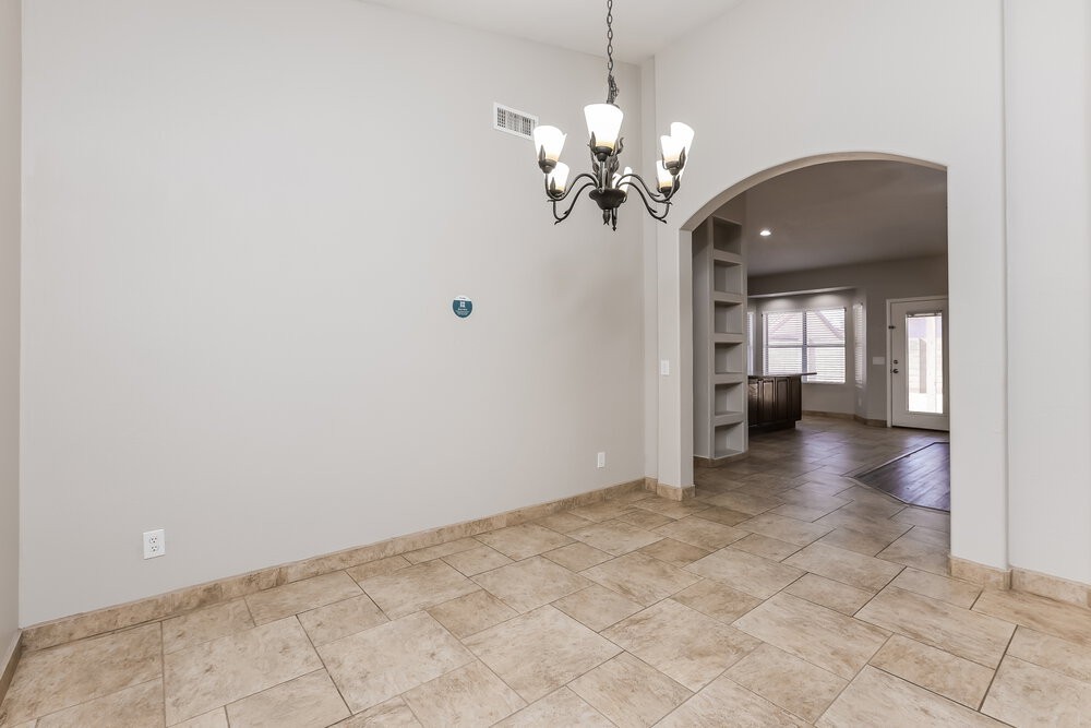 8784 W Kathleen Rd - Photo 6 of 16