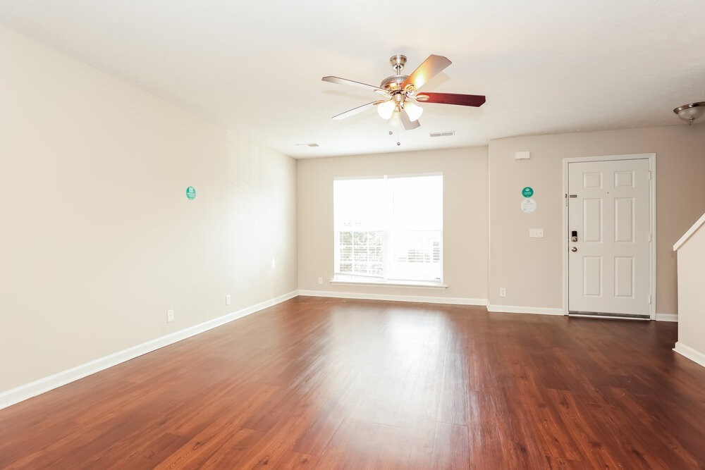 984 Tom Hailey Blvd - Photo 4 of 17
