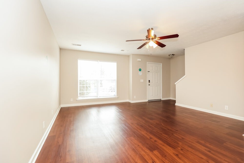 984 Tom Hailey Blvd - Photo 5 of 17