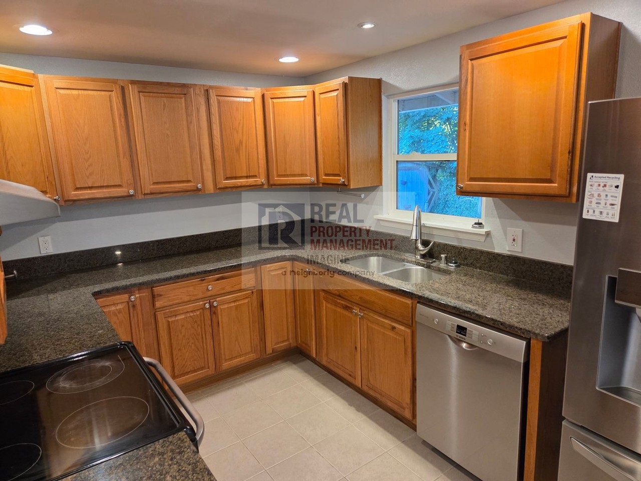 819 Oakcrest Dr Se - Photo 4 of 15