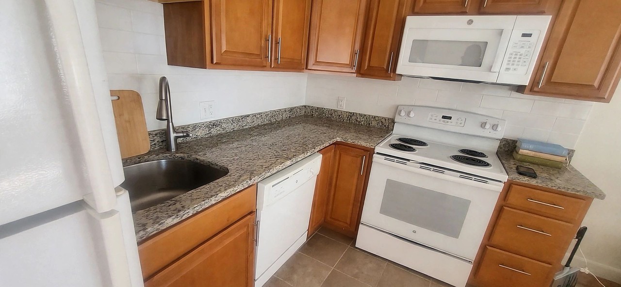 1126 Commonwealth Ave - Photo 2 of 13