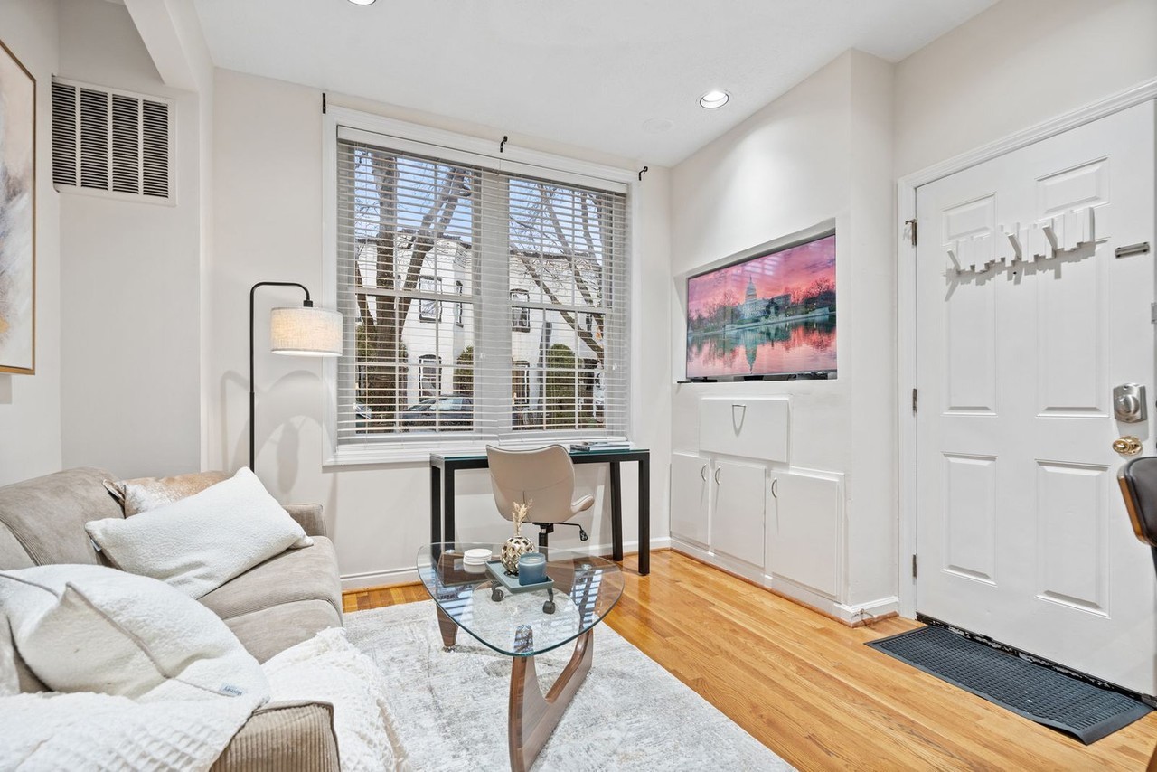 2803 Olive St Nw #1696388P - Photo 3 of 10