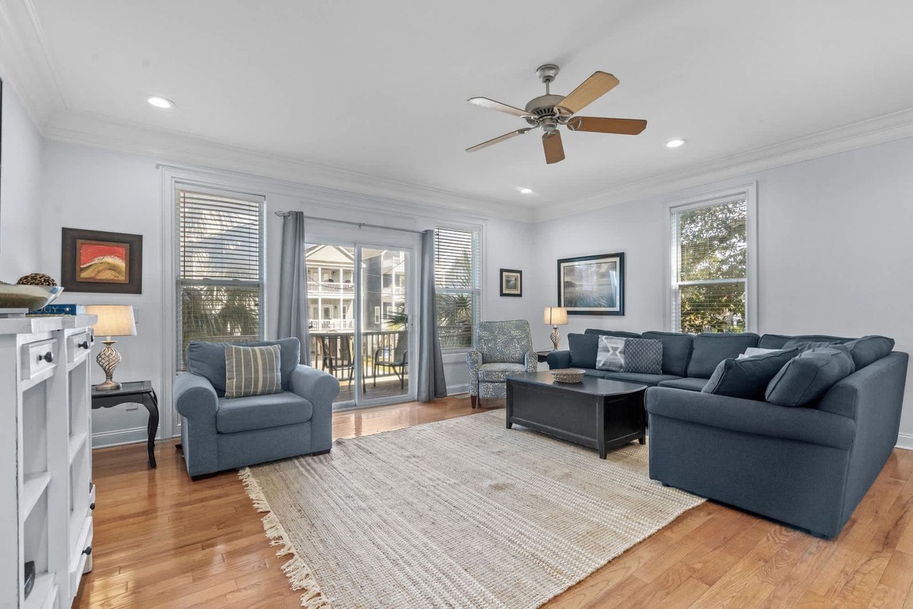 115A 7th Ave S #1308940P - Photo 2 of 42
