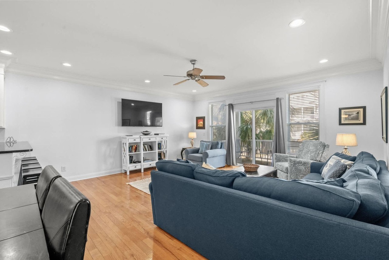 115A 7th Ave S #1308940P - Photo 3 of 42