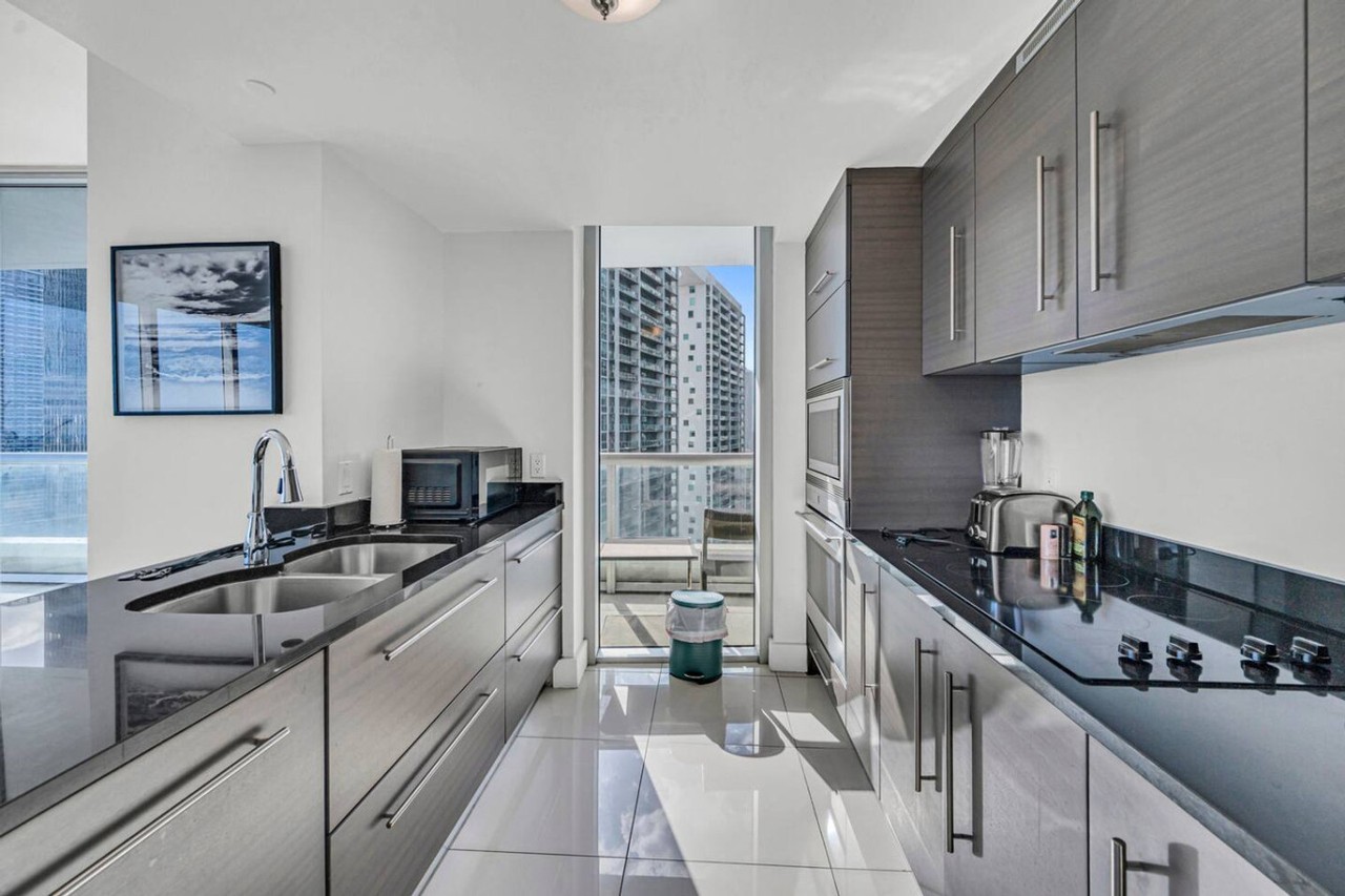 485 Brickell Avenue - Photo 7 of 39