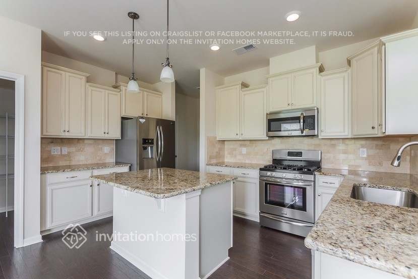 16117 Foreleigh Rd - Photo 7 of 27