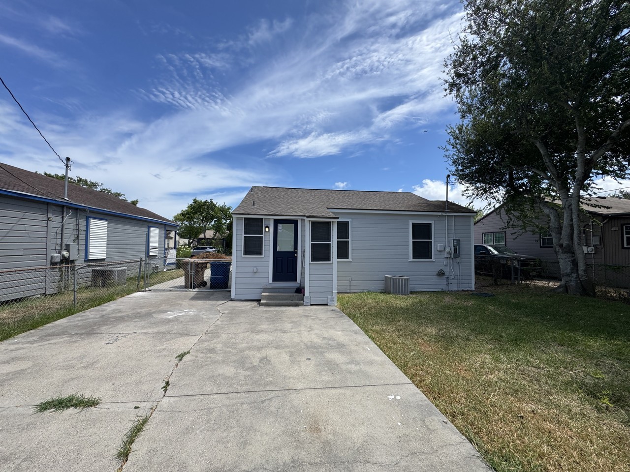 2721 Sarita St - Photo 2 of 10